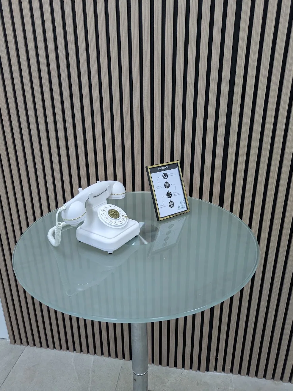 Teléfono de voz para que los invitados graben mensajes